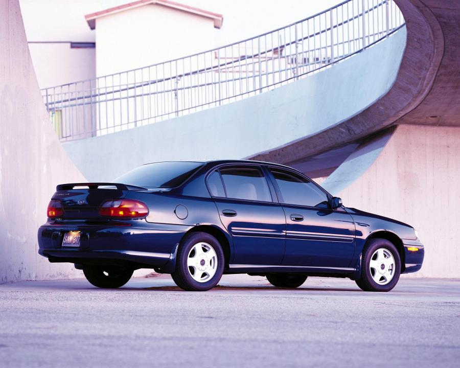 Chevrolet Malibu 1998 года  (фото 2 из 20)